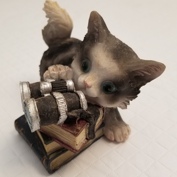 Miniature cat on books and Binoculars figure - Picture 2 of 5